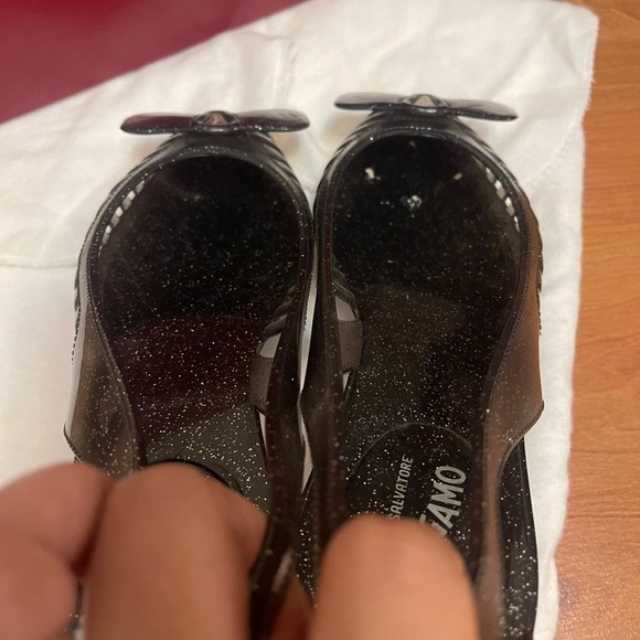 SALVATORE FERRAGAMO black glitter PVC sandals - Picture 4 of 13